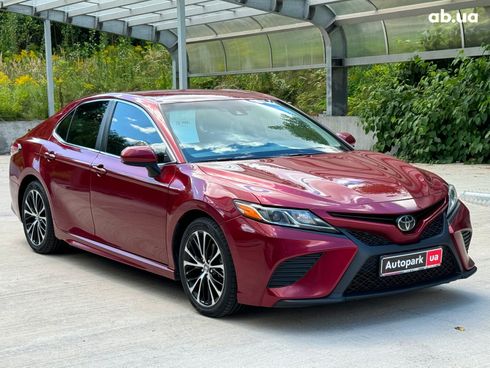 Toyota Camry 2018 красный - фото 3