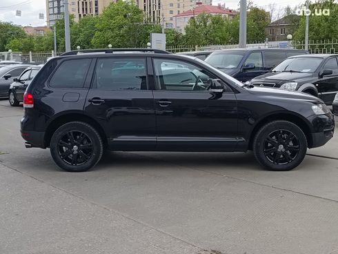 Volkswagen Touareg 2005 черный - фото 7