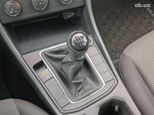 Volkswagen Jetta 2019 красный - фото 24
