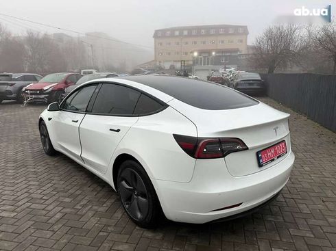 Tesla Model 3 2021 - фото 4