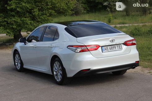 Toyota Camry 2020 - фото 16