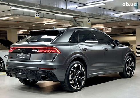 Audi RS Q8 2021 - фото 28