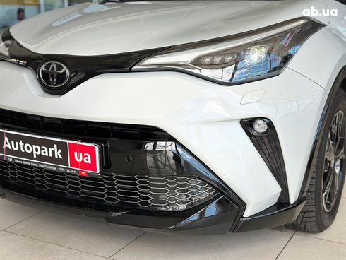 Toyota C-HR 2021 серый - фото 12