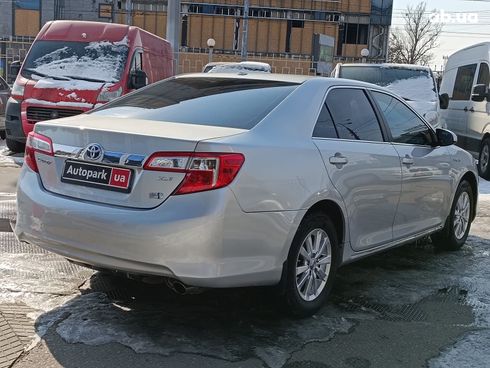 Toyota Camry 2013 серый - фото 8