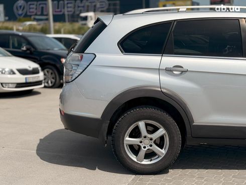 Chevrolet Captiva 2011 серый - фото 10