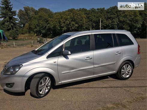 Opel Zafira 2009 серебристый - фото 5