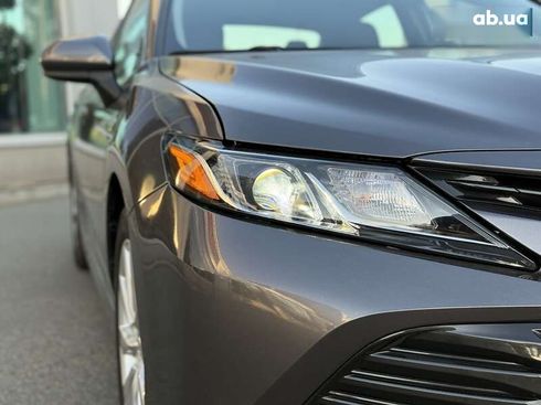 Toyota Camry 2019 - фото 10