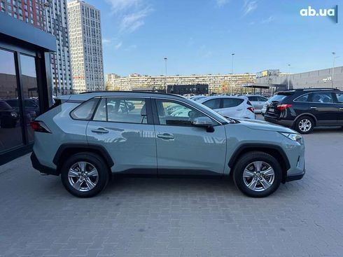 Toyota RAV4 2023 - фото 8