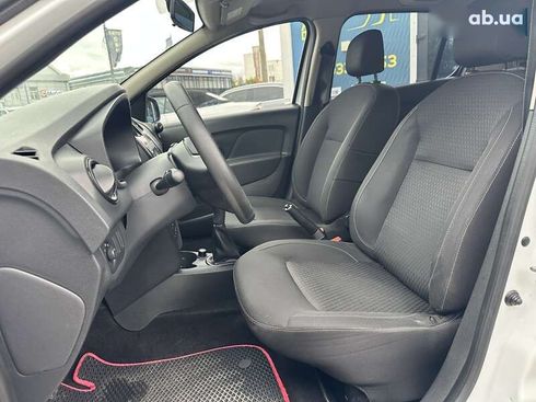 Renault Sandero 2019 - фото 15