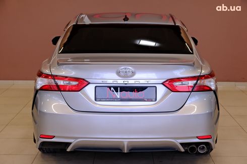 Toyota Camry 2019 серый - фото 6
