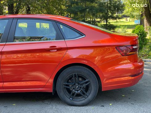 Volkswagen Jetta 2019 оранжевый - фото 11