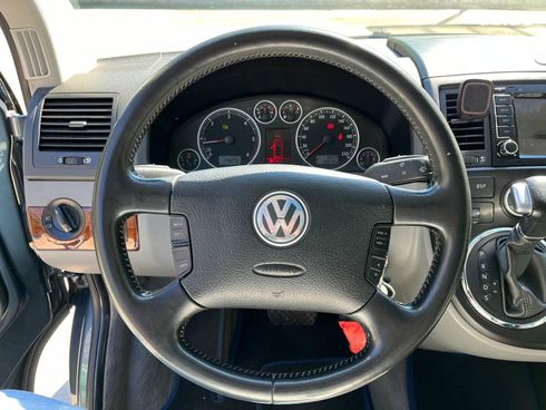 Volkswagen Multivan 2004 серый - фото 10