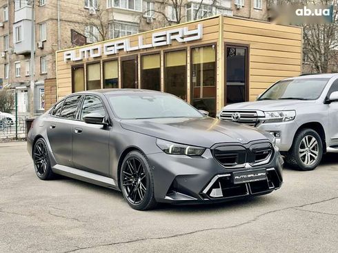 BMW M5 2025 - фото 11