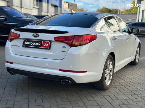 Kia Optima 2012 белый - фото 7