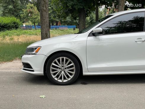 Volkswagen Jetta 2016 белый - фото 11