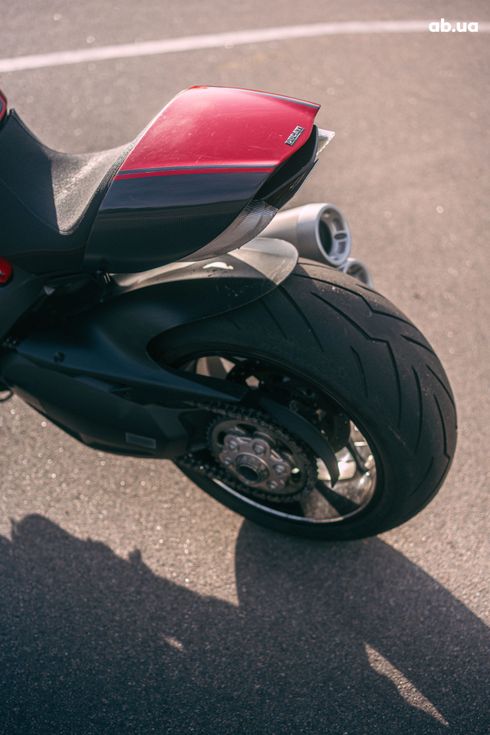 Ducati DIAVEL 2012 красный - фото 8
