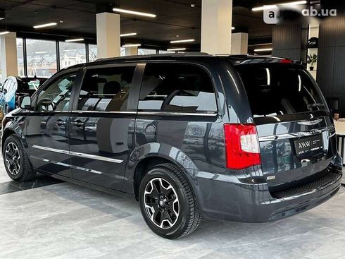 Chrysler town&country 2012 - фото 9