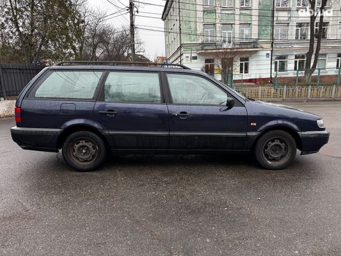 Volkswagen passat b4 1996 синий - фото 10