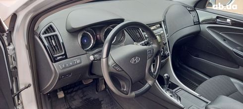Hyundai Sonata 2011 серебристый - фото 10