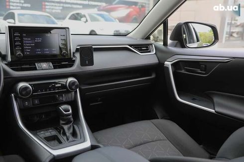 Toyota RAV4 2020 - фото 11
