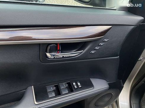 Lexus ES 2017 - фото 12