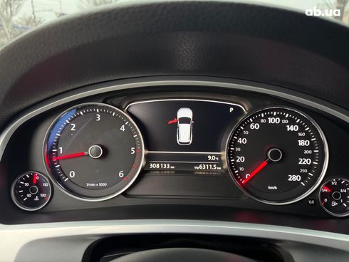 Volkswagen Touareg 2012 черный - фото 22