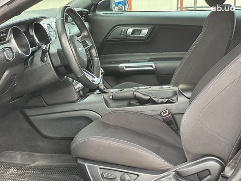 Ford Mustang 2022 черный - фото 12