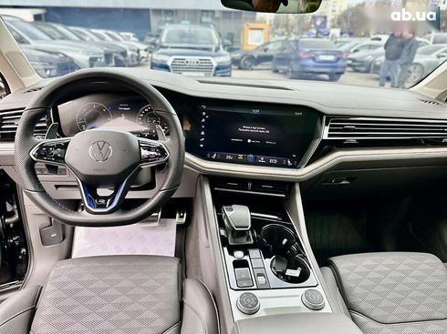 Volkswagen Touareg 2020 - фото 24