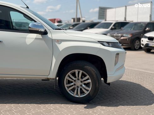 Mitsubishi l 200 2019 белый - фото 11