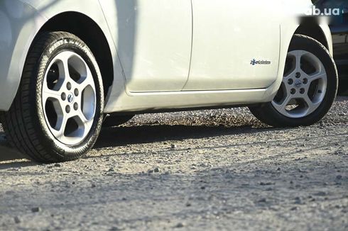 Nissan Leaf 2011 - фото 14