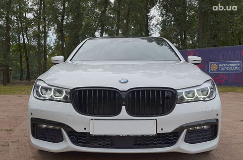 BMW 7 серия 2017 белый - фото 2