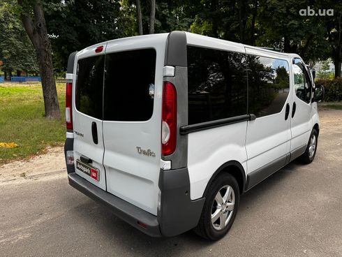 Renault Trafic 2010 белый - фото 6
