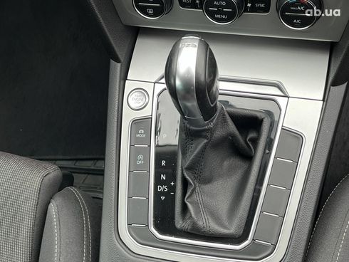 Volkswagen Passat 2015 серый - фото 17