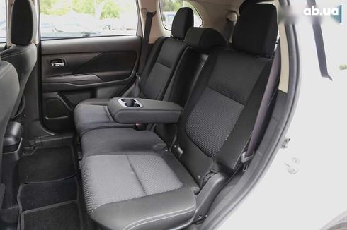 Mitsubishi Outlander 2017 - фото 9