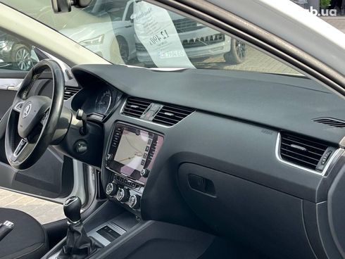 Skoda Octavia 2017 белый - фото 27