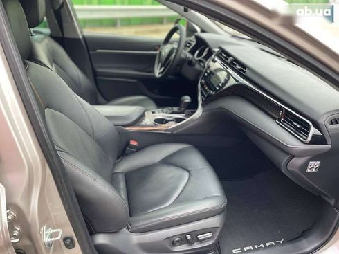 Toyota Camry 2019 - фото 19