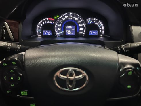 Toyota Camry 2012 серебристый - фото 5