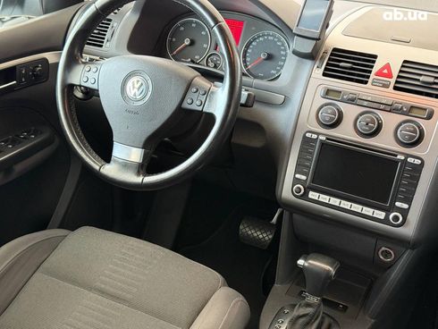 Volkswagen Touran 2010 серый - фото 20