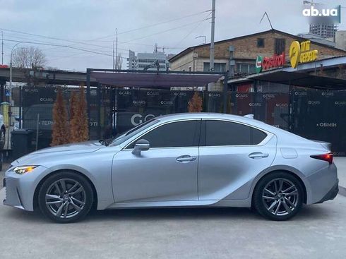 Lexus IS 2021 - фото 4