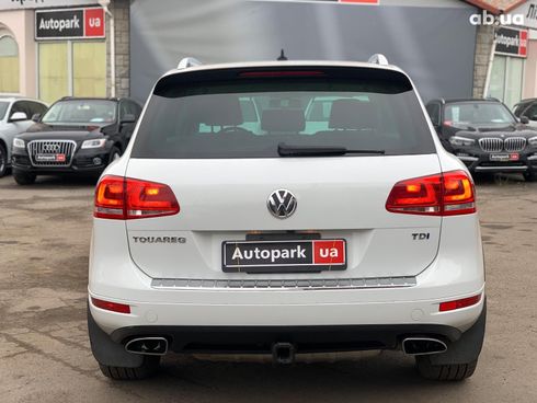 Volkswagen Touareg 2012 белый - фото 6