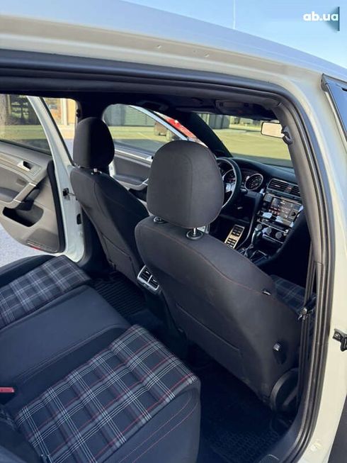 Volkswagen Golf GTI 2020 - фото 16