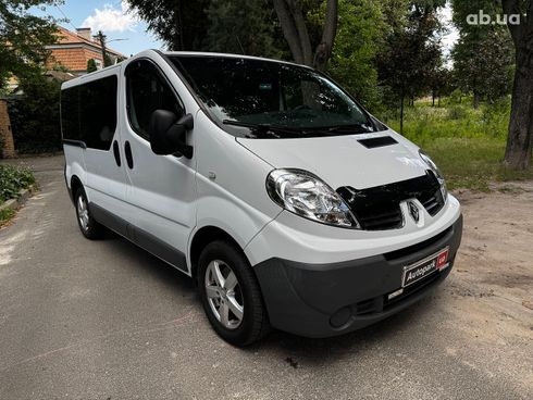Renault Trafic 2010 белый - фото 3