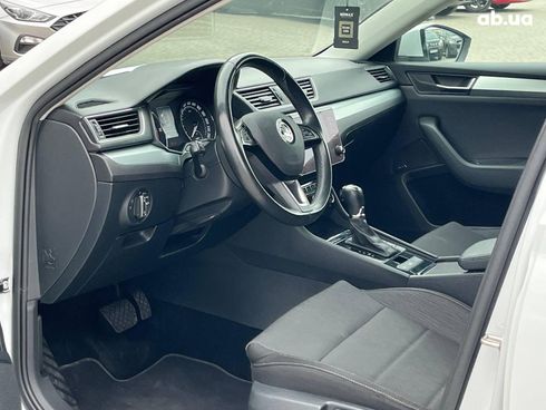 Skoda Superb 2018 белый - фото 13