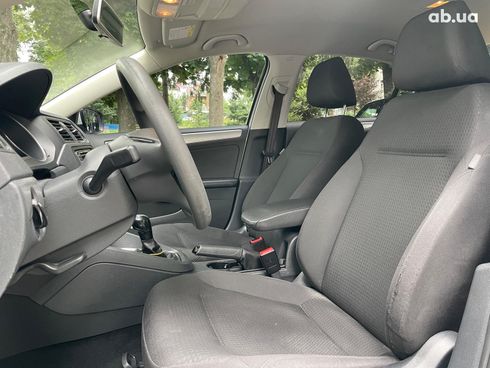 Volkswagen Jetta 2016 белый - фото 15