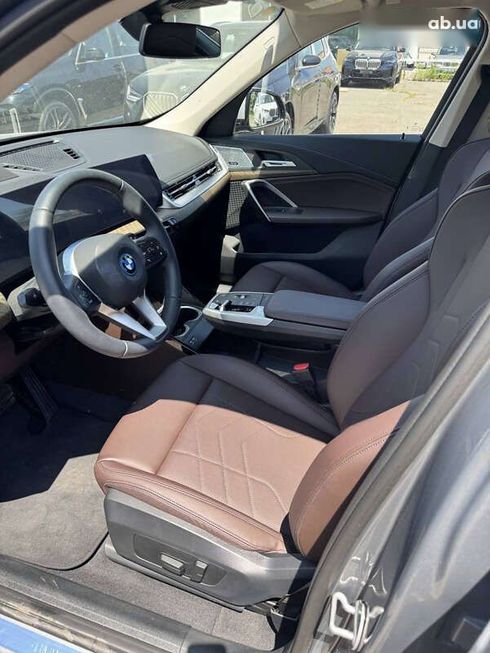 BMW iX1 2023 - фото 8