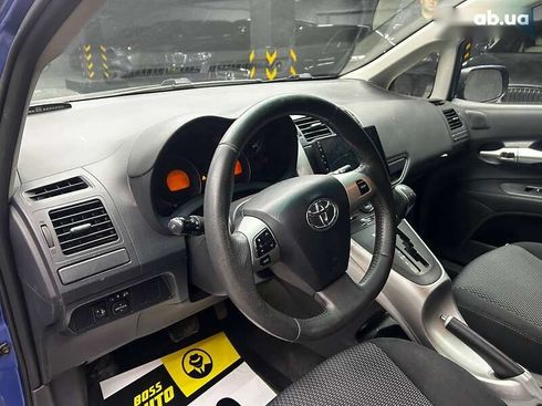 Toyota Auris 2011 - фото 10