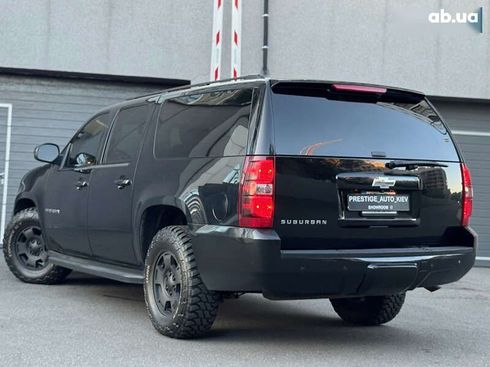 Chevrolet Suburban 2011 - фото 30