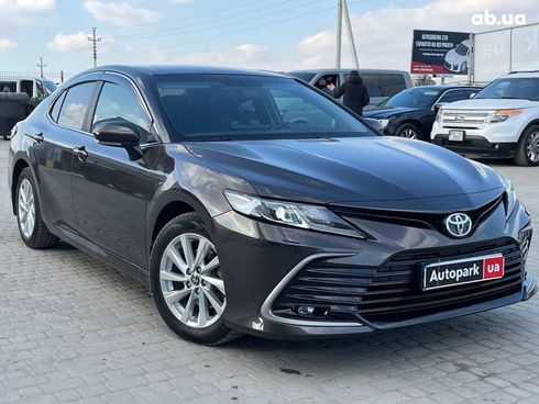 Toyota Camry 2023 коричневый - фото 40