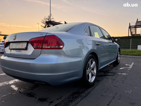 Volkswagen Passat 2012 голубой - фото 5