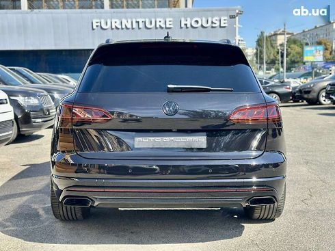 Volkswagen Touareg 2018 - фото 14